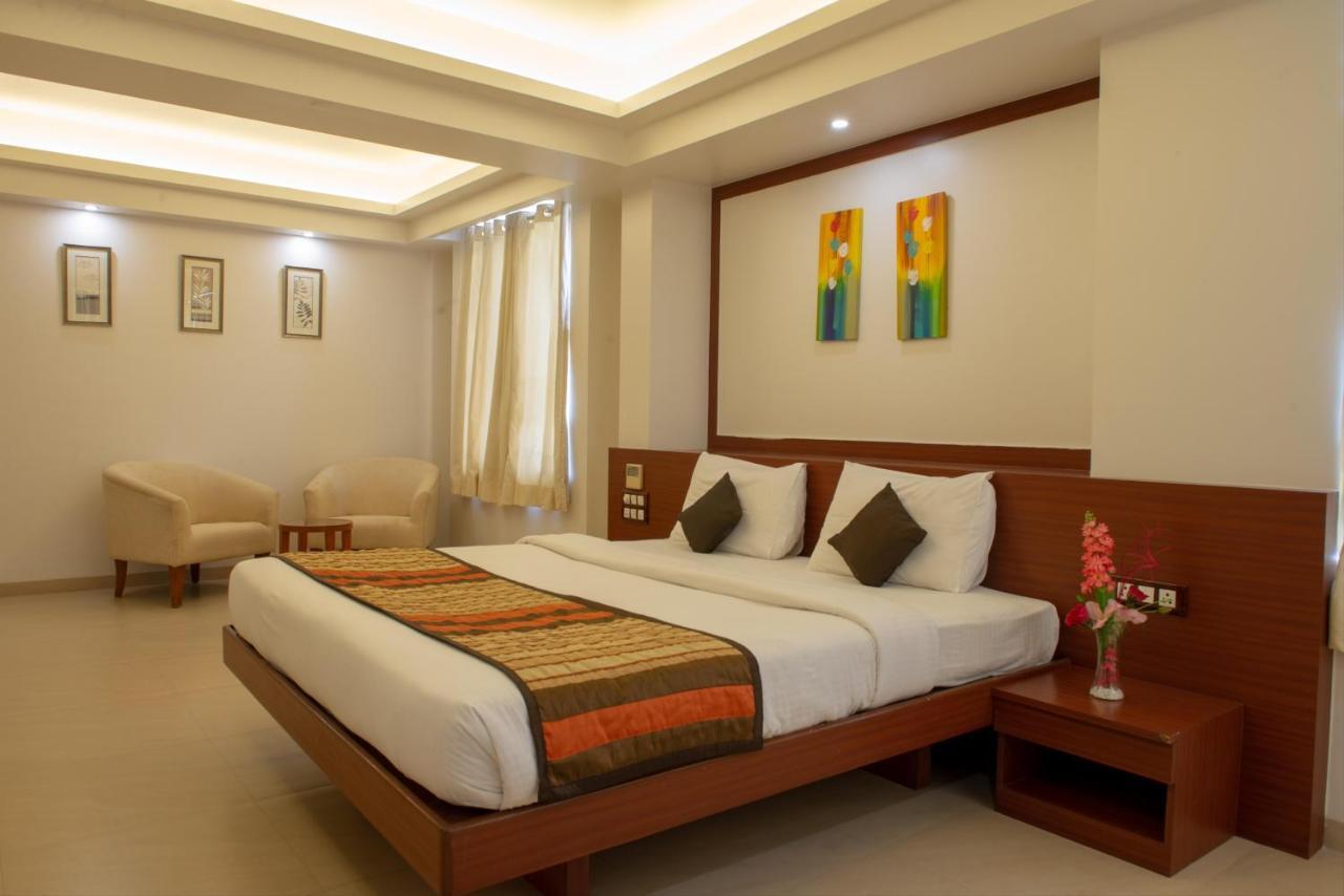 פונה Hotel Mint Montvert, Baner מראה חיצוני תמונה