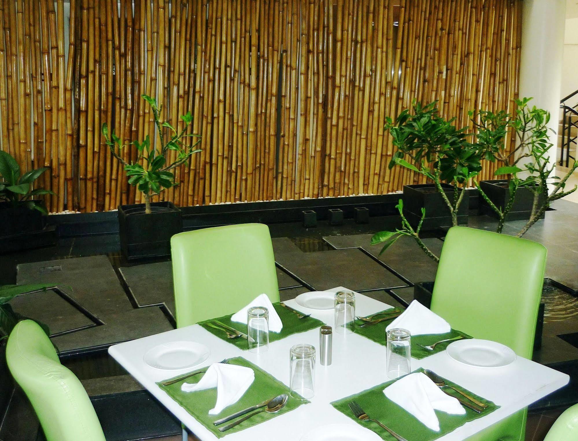 פונה Hotel Mint Montvert, Baner מראה חיצוני תמונה