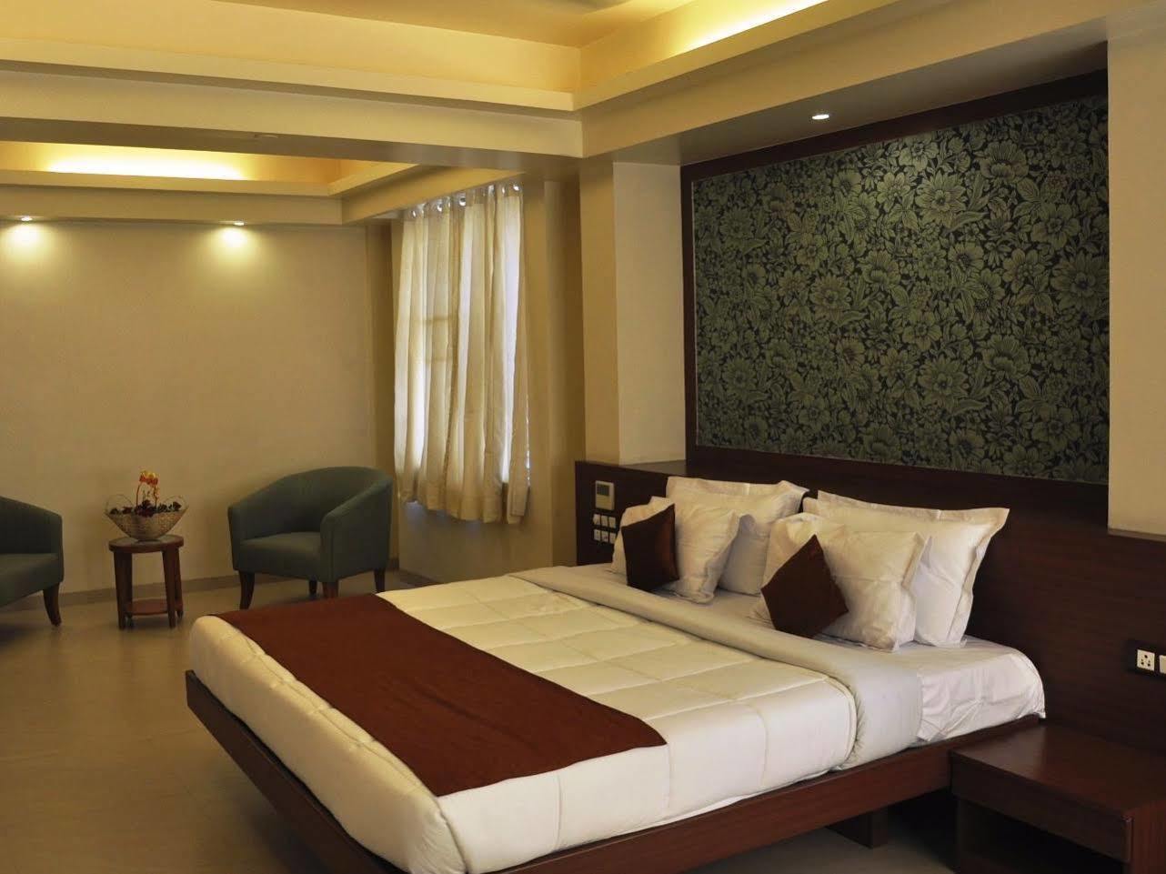 פונה Hotel Mint Montvert, Baner מראה חיצוני תמונה
