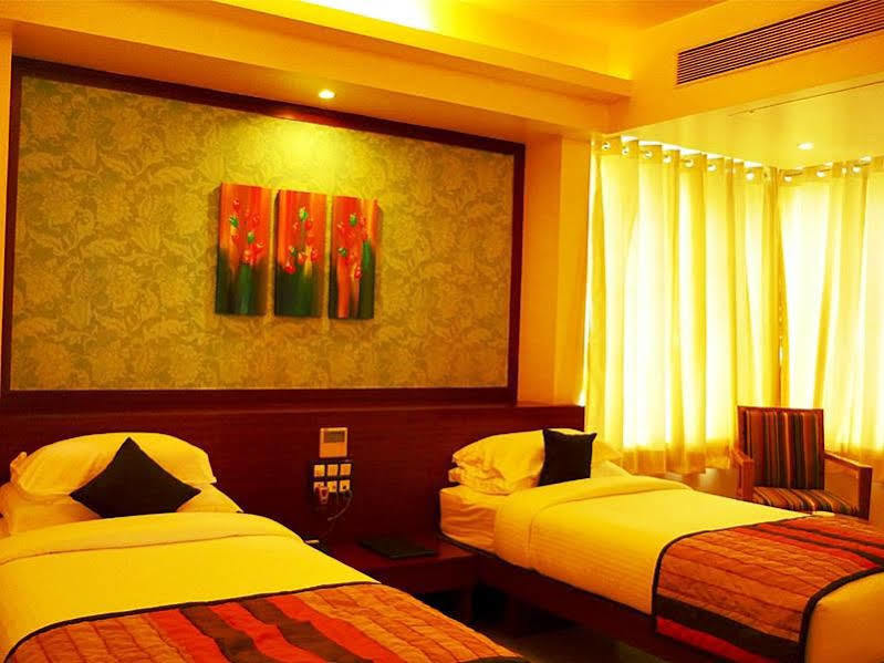 פונה Hotel Mint Montvert, Baner מראה חיצוני תמונה