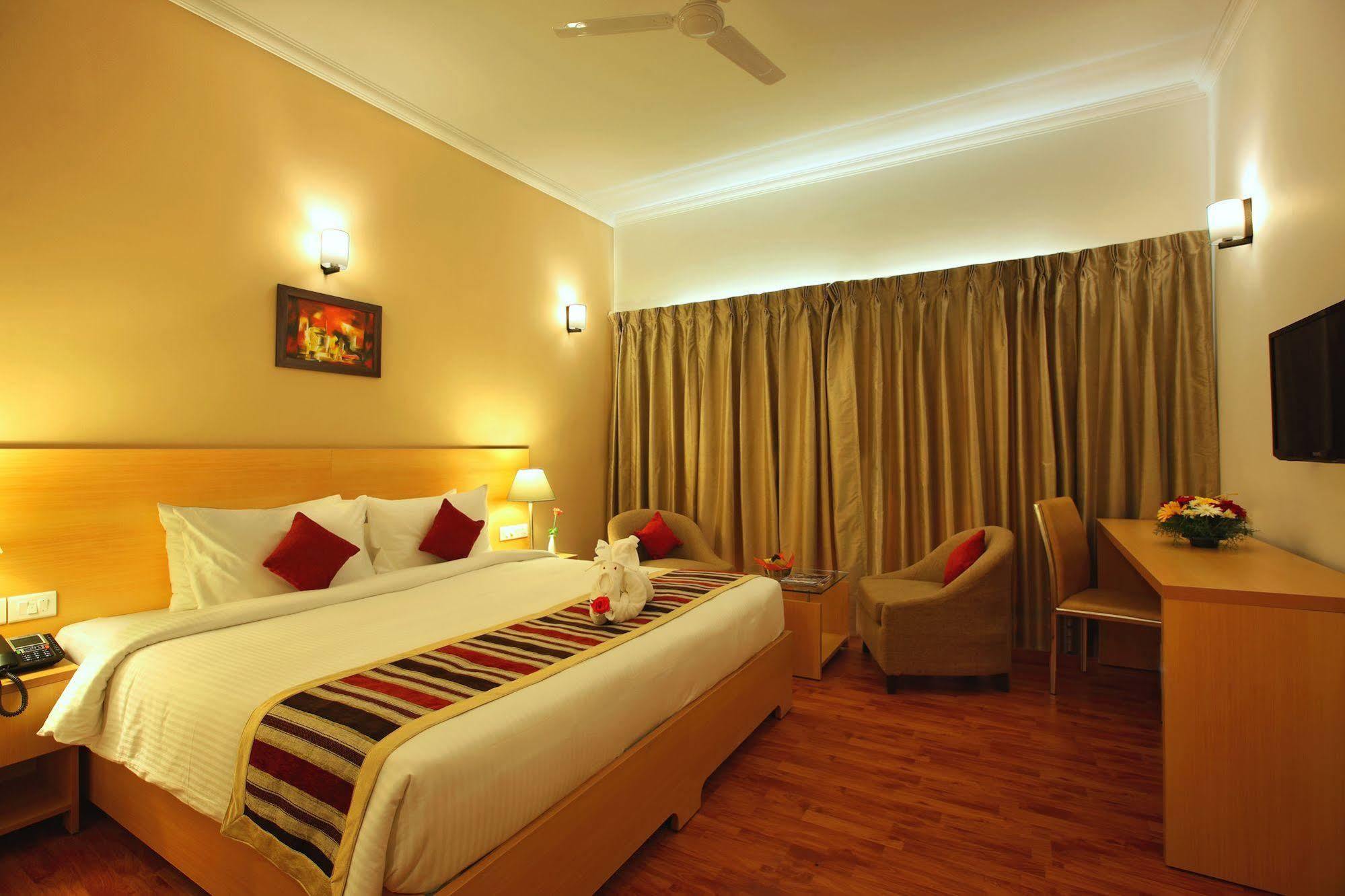 פונה Hotel Mint Montvert, Baner מראה חיצוני תמונה