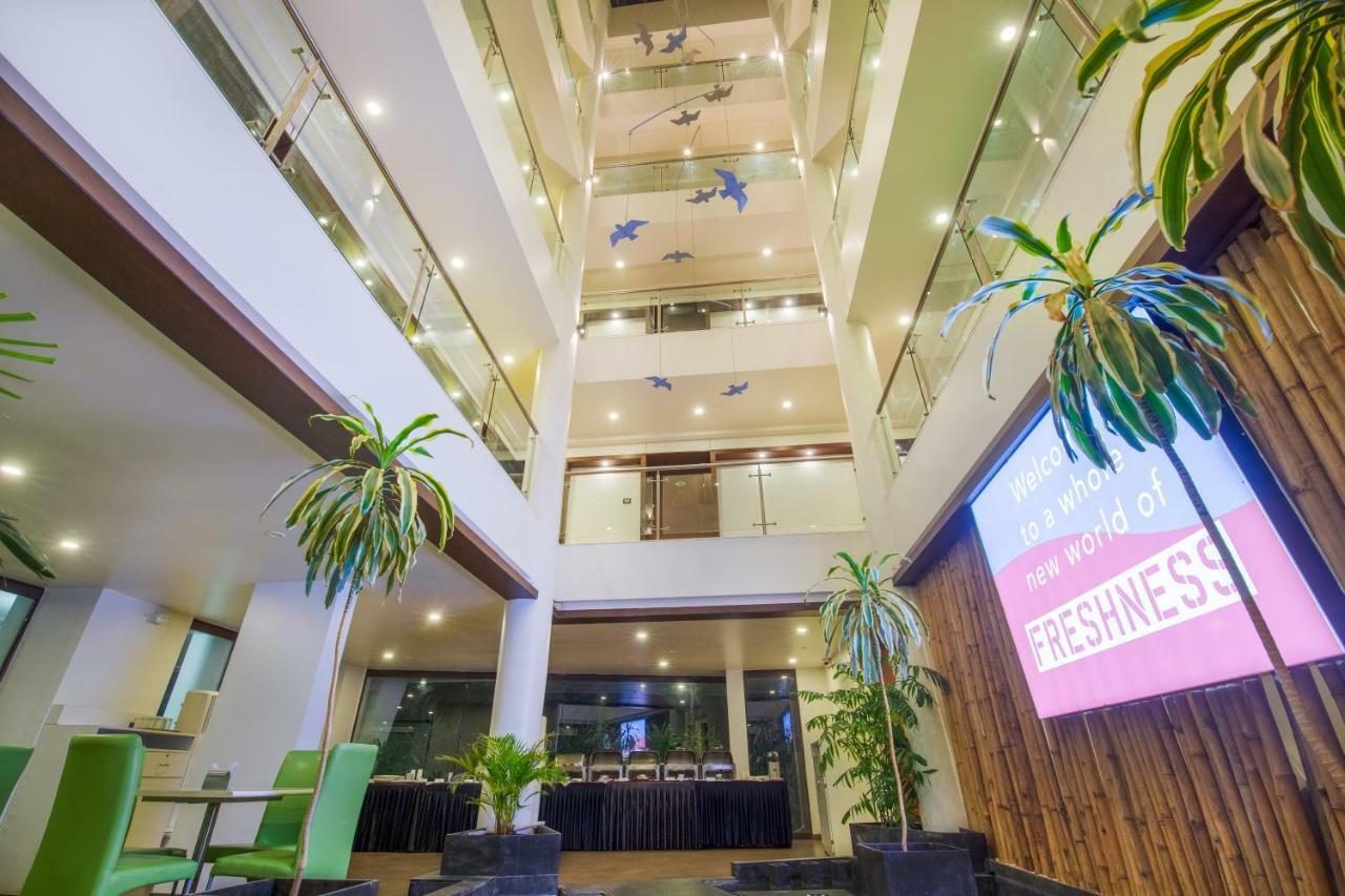 פונה Hotel Mint Montvert, Baner מראה חיצוני תמונה