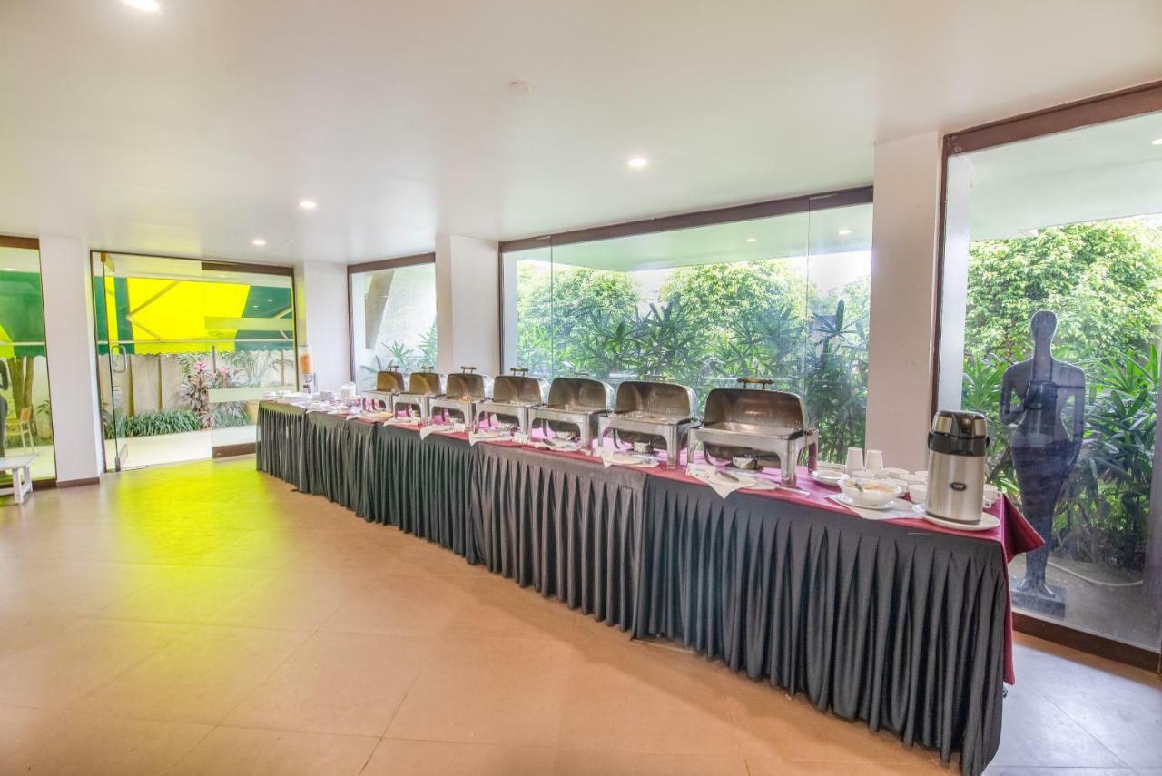 פונה Hotel Mint Montvert, Baner מראה חיצוני תמונה