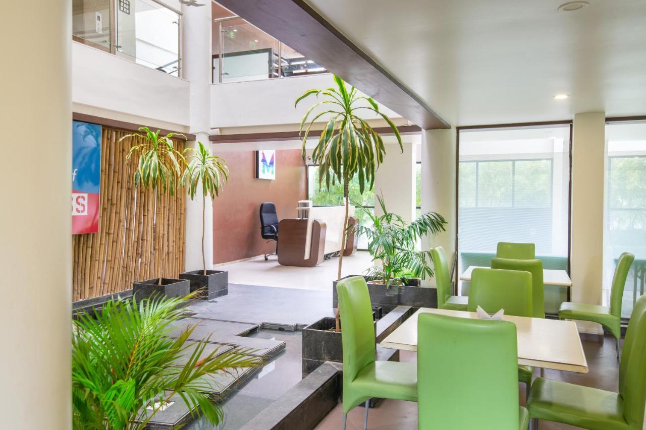 פונה Hotel Mint Montvert, Baner מראה חיצוני תמונה